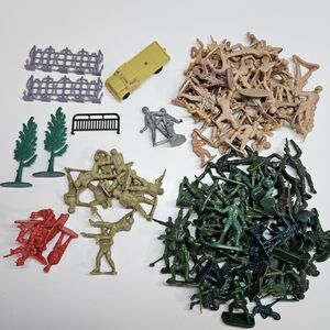 VINTAGE Huge Lot PVC Military Soldier Figures and Battle Accessories 100+ Pieces